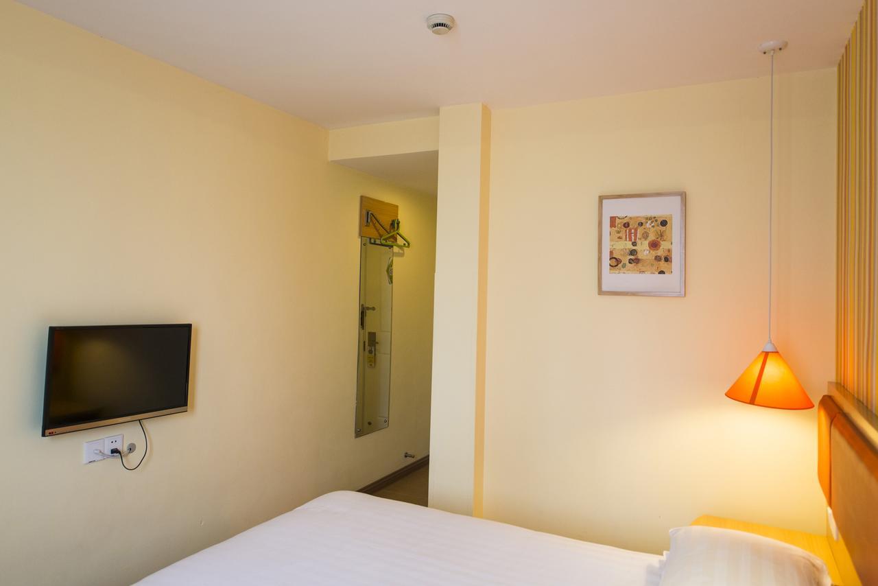 Home Inn Shanghai Daning International Guangzhong Road Circus City Exterior photo